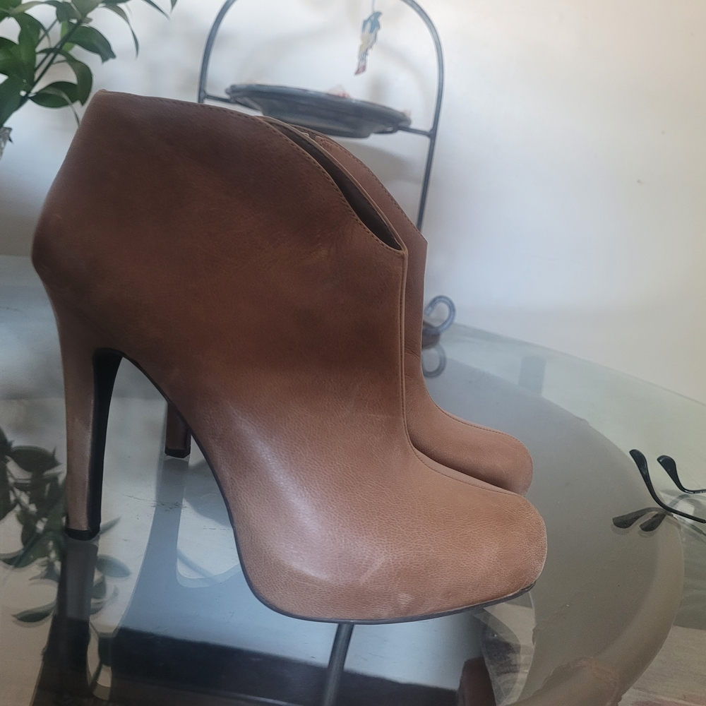 Jessica Simpson Tan Heeled Boots